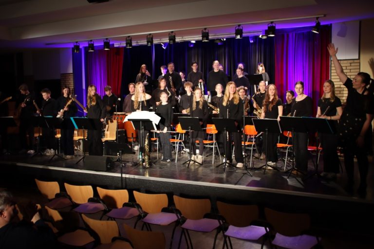 Schwungvolles Konzert bei frühlingshaften Temperaturen